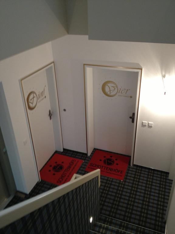 Schottennester Schlafen An Der Kraemerbruecke Erfurt Bagian luar foto
